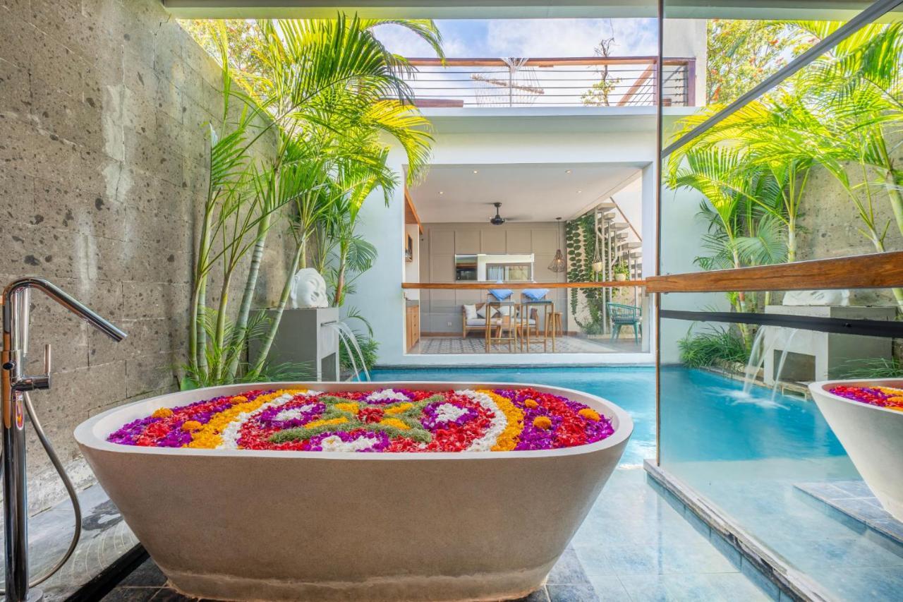 Ayona Villa Seminyak By Ini Vie Hospitality Buitenkant foto
